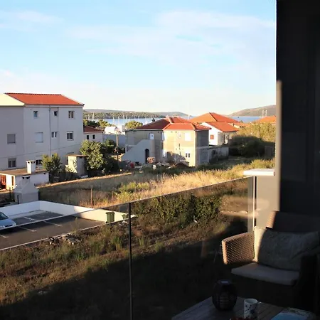 Apartment Poppy With Pool And Bikes Trogir