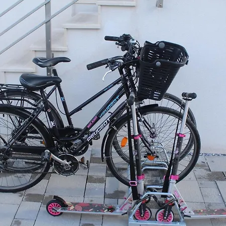 Appartement Poppy With Pool And Bikes